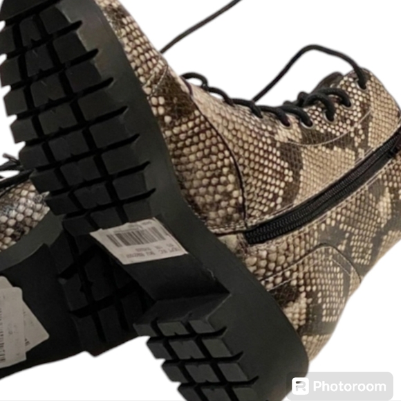 New Chelsea & Violet Snake Print Leather Heels Boots Sz 8.5 - Picture 8 of 15